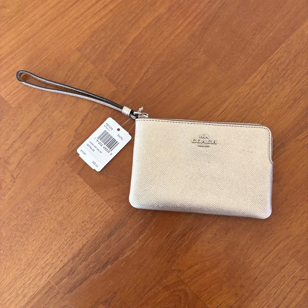 NWT Coach F21070 Corner Zip Wristlet Metallic Crossgrain Leather Platinum Silver - Picture 1 of 8
